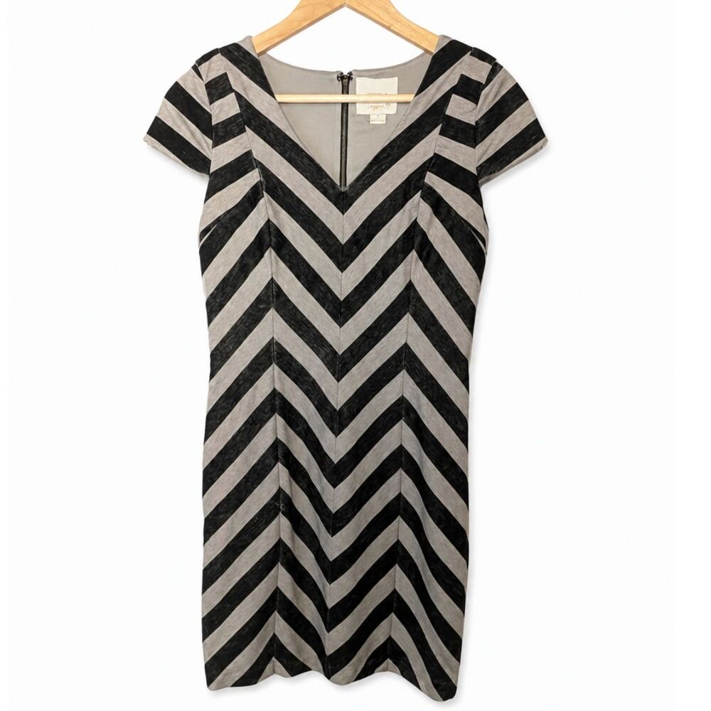 Aryn K Gray & Black Chevron Sheath Dress Short Sleeve Small Business Cocktail